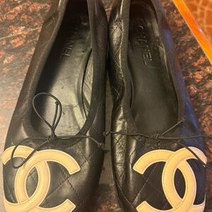 CHANEL Cambon Black and Cream Quilted Leather Ballet flats with Iconic CC Logo
